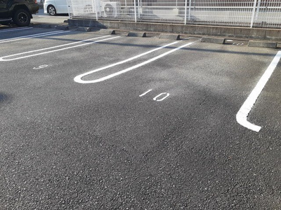 【駐車場】 | カリーノ・Ｓ | 車をお持ちの方に嬉しい駐車場付きの物件です