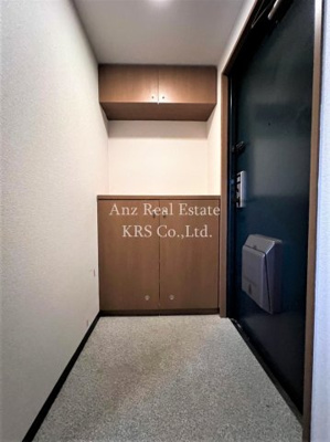 【玄関】 | プレステージ靭公園 | シューズボックスと上部に棚があって便利です！