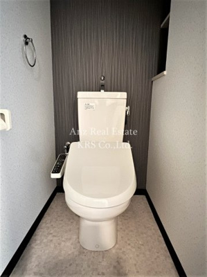 【トイレ】 | プレステージ靭公園 | 温水洗浄暖房便座！上に棚があって便利！