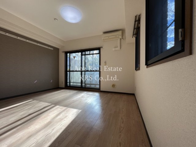 【居間・リビング】 | プレステージ靭公園 | 南向きの明るいお部屋！2面採光でさらに明るい！