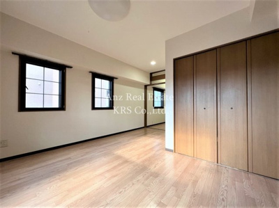 【収納】 | プレステージ靭公園 | 収納もたっぷりの9.5帖ある洋室！2面採光！