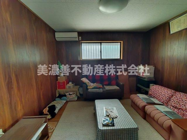 ６１７２４　安八郡神戸町落合中古戸建ての洋室