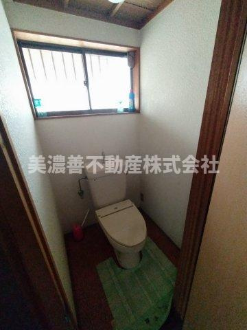 ６１７２４　安八郡神戸町落合中古戸建てのトイレ