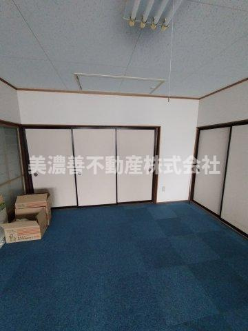 ６１７２４　安八郡神戸町落合中古戸建ての洋室