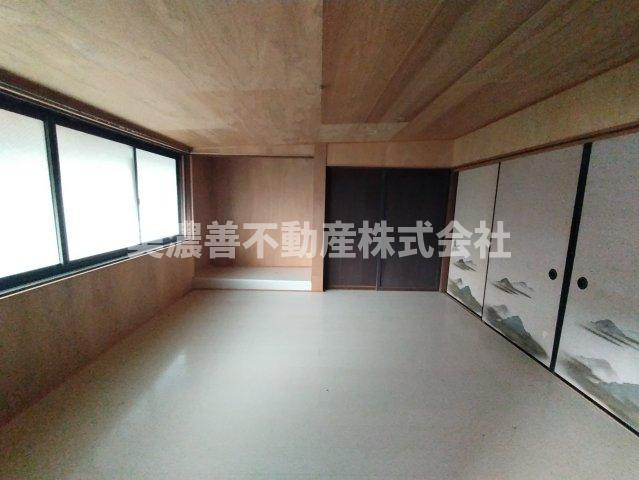 ６１７２４　安八郡神戸町落合中古戸建ての洋室