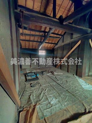 ６１７２４　安八郡神戸町落合中古戸建てのその他|屋根裏