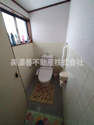 ６１７２４　安八郡神戸町落合中古戸建てのトイレ
