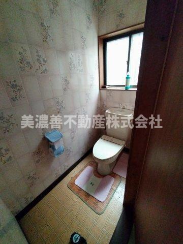 ６１７２４　安八郡神戸町落合中古戸建てのトイレ