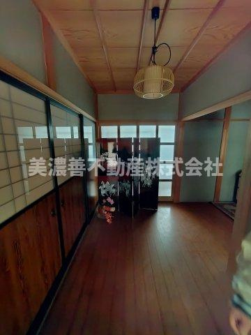６１７２４　安八郡神戸町落合中古戸建ての玄関|離れ