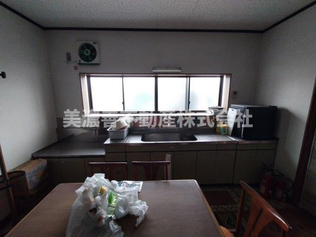 ６１７２４　安八郡神戸町落合中古戸建てのキッチン|離れ