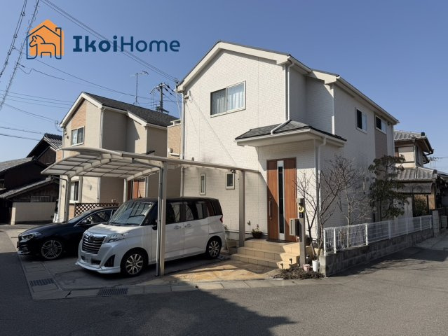 神戸市西区玉津町今津　中古戸建の駐車場|●年中無休：当日予約可●お車3台駐車可能！大切なお車を強い日差しや雨から守るカーポート付き♪