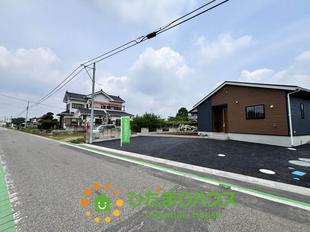 杉戸町遠野第3　新築一戸建て　01　クレイドルガーデンの前面道路含む現地写真
