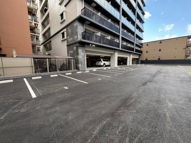 リッツ新大阪プレミアムの駐車場