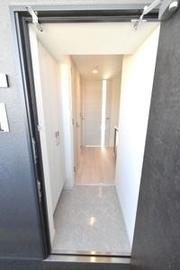 ライジングメゾン新大阪サウスの玄関