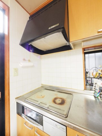 【弊社専任】狭山市堀兼　中古戸建　東南角地　駐車２台可のキッチン|キッチンでお料理をお楽しみください