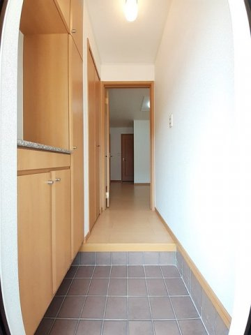 メイプルビュ－・プラッツＢの玄関