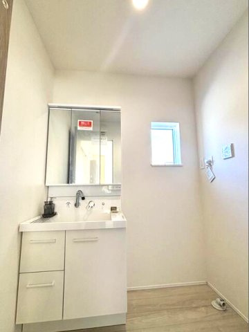 合志市須屋の一戸建ての独立洗面台