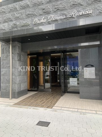 プレサンス大阪天満リバーシアのエントランス