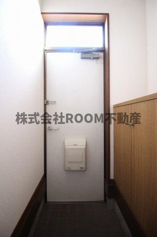 プライマリーハイツの玄関|明るい玄関です