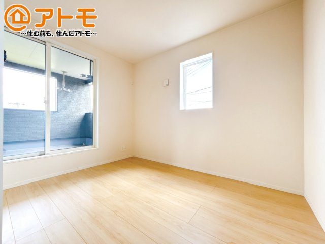 【子供部屋】 | 沼津市西間門第9　新築戸建　全1棟 | 収納豊富な洋室は使い勝手良好です！