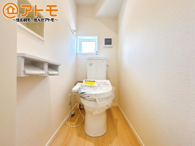 【トイレ】 | 沼津市西間門第9　新築戸建　全1棟 | ２つトイレがあるので朝も混みあわずに使うことができます！