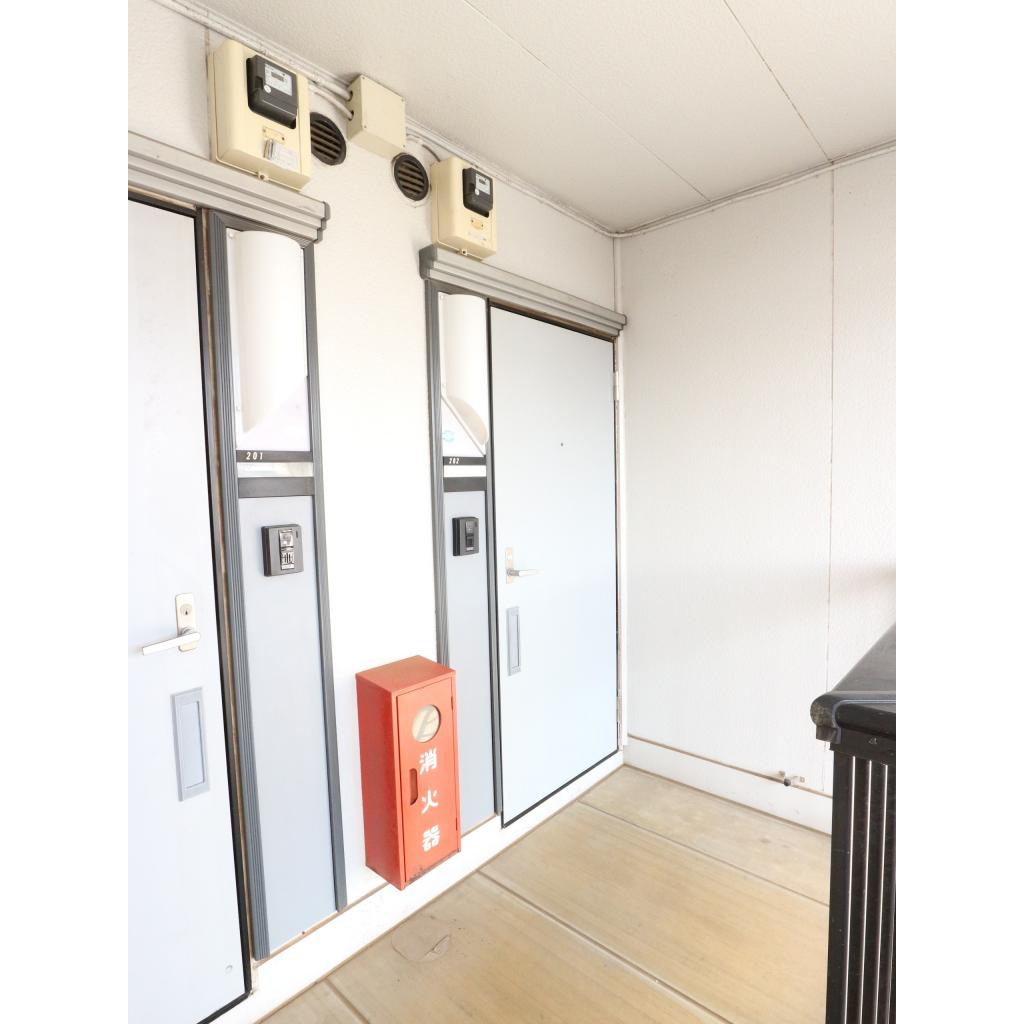 サンライフ古川の玄関