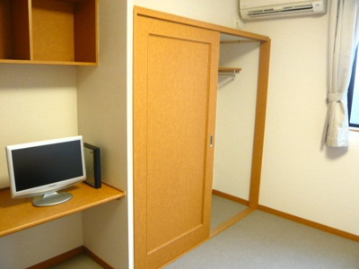 【内装】 | レオパレス加納院吉田 | 収納力のあるクローゼットです。