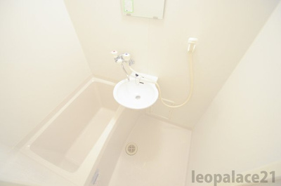 【浴室】 | レオパレス加納院吉田 | 同タイプの物件写真となります