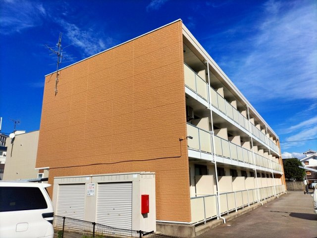 レオパレス牛島本町の外観