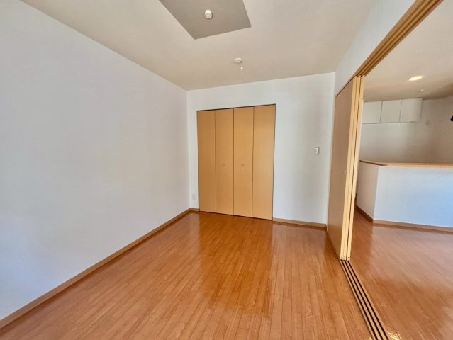 ロワジールの駐車場