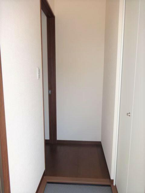 町田市三輪町のアパートの玄関