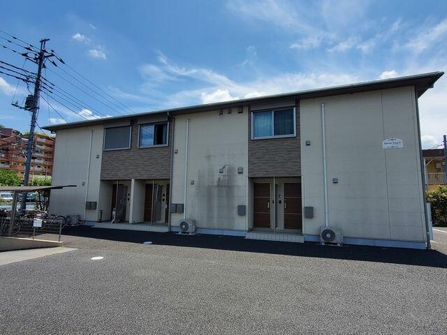 町田市三輪町のアパートの駐車場