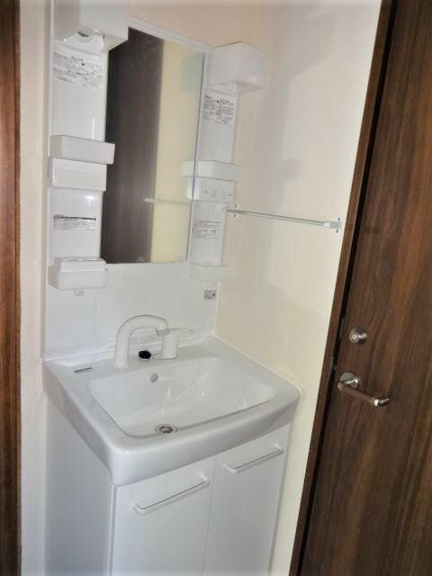 町田市三輪町のアパートの洗面所