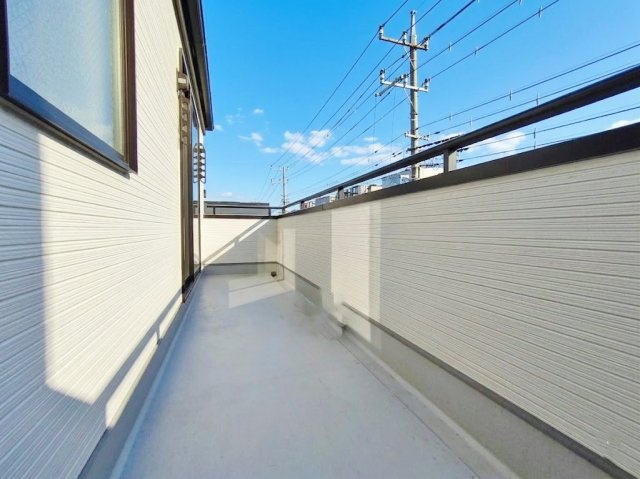 朝霞市栄町2丁目 限定1棟のバルコニー|3階ワイドバルコニー
開放感溢れる広々としたバルコニー♪♪
陽当り良好で気持ちの良い青空が望めます