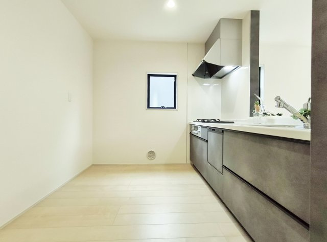 朝霞市栄町2丁目 限定1棟の前面道路含む現地写真|穏やかで暮らしやすい閑静な住宅地エリア
小学校・スーパーなど徒歩10分圏内にございます