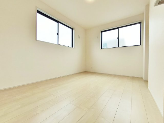 朝霞市栄町2丁目 限定1棟の洋室|3階6.0帖洋室
全室2面採光・収納付でプライベート空間も快適にお過ごしいただけます