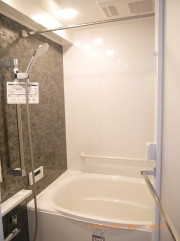 【浴室】 | カースル常盤台 | 一日の疲れが癒される優雅な時間を堪能できるゆとりあるバスルームです。