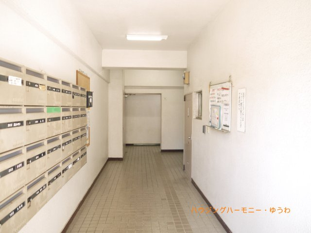 【その他共用部分】 | カースル常盤台 | 一階に集合ポストがあり、郵便物受け取りも便利。