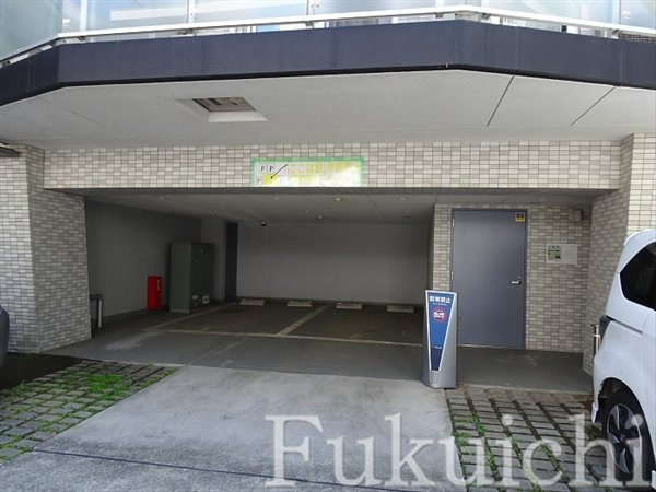 ドゥーエ学芸大学Ⅱの駐車場