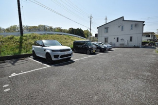 【駐車場】