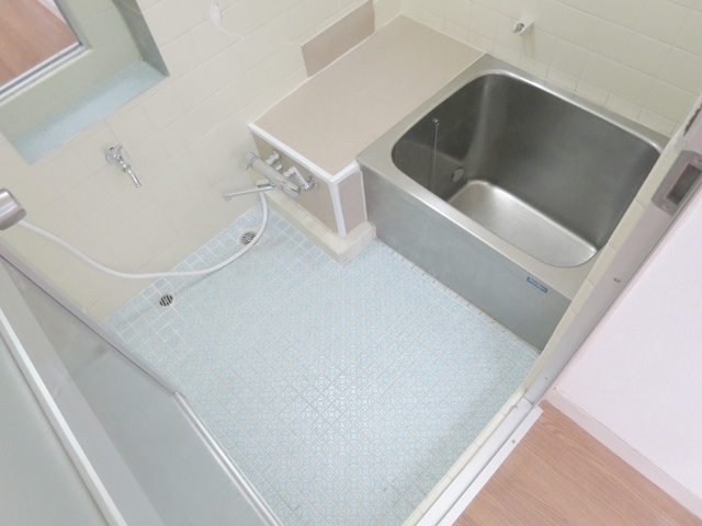 立石パレスの浴室|給湯式バスルーム。