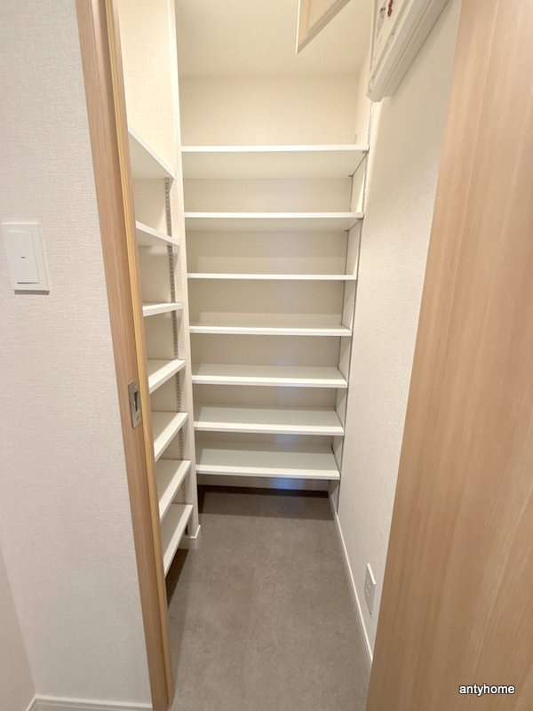 スプランディッド本町グラン　仲介手数料無料の収納