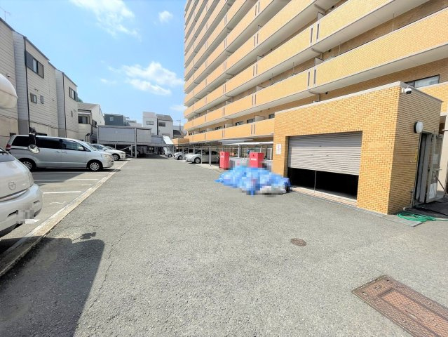 大阪市住吉区大領２丁目の中古マンションの駐車場|敷地内の駐車場です。最新の空き状況はご確認ください♪
