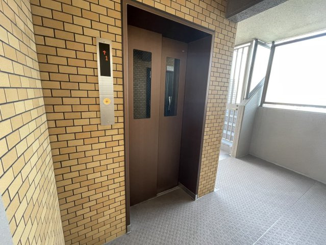 大阪市住吉区大領２丁目の中古マンションの設備|エレベーターでお部屋フロアへの移動もスムーズ