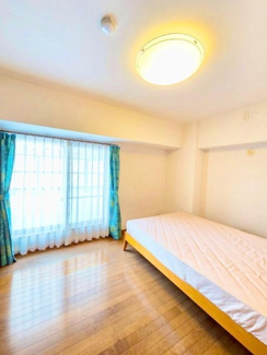 【洋室】 | 全居室収納有りますので、収納場所に困らず綺麗な室内をたもてますね１