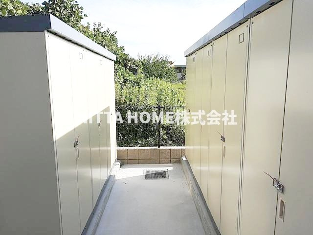 メゾンフランＦのその他共用部分|外部物置がついています◇