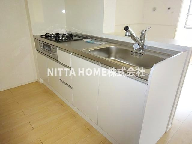 メゾンフランＦのキッチン|３口コンロ付きのカウンターキッチンです◎