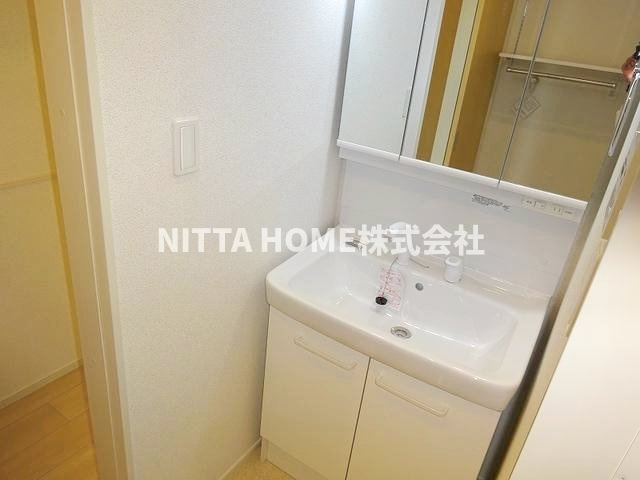 メゾンフランＦの洗面所|独立洗髪洗面台など設置済みです＊