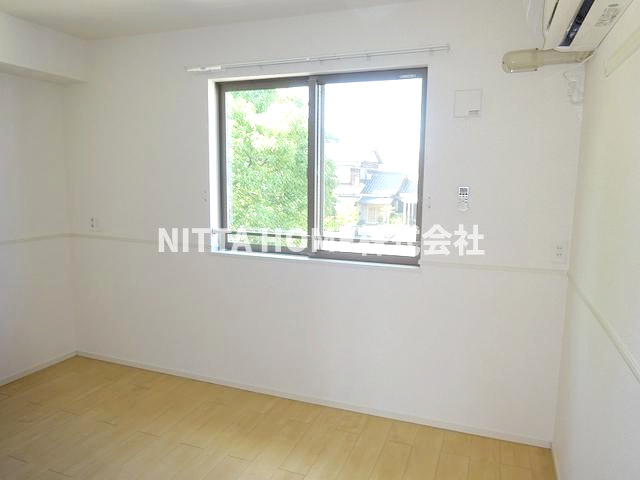 メゾンフランＦの内装|洋室はそれぞれ６帖と５帖になります＊