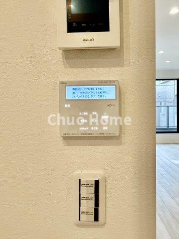 江戸川区平井7丁目新築分譲住宅の冷暖房・空調設備|【床暖房】冬は足元から暖めてくれる床暖房はエアコンとは違って埃が舞いませんので健康にも良さそうですね。